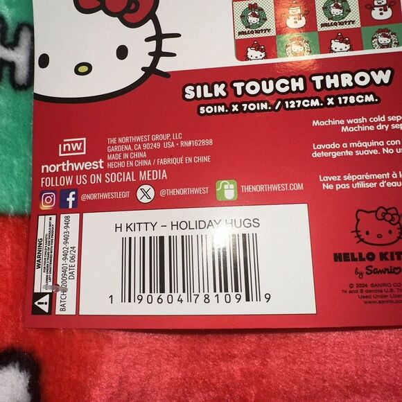 NEW 2024 Hello Kitty Christmas Holiday Hugs Silk Touch Throw Blanket 50" x70" - Picture 6 of 9